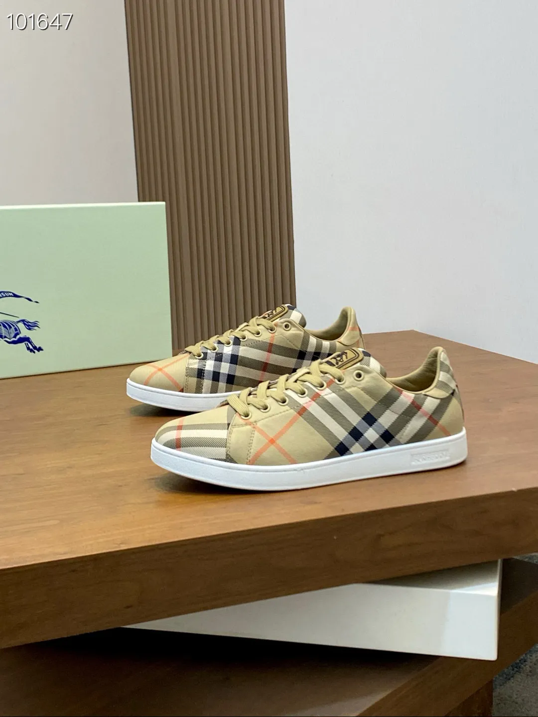 Men's Men's Shoes💰400【New Style】🐑🐑𝐁𝐔𝐑𝐁𝐄𝐑𝐑𝐘# Burberry's new war horse plaid casual sneakers, new terrace casual sneakers·Burberry's classic elements, super comfortable shoes··Knight blue anti-slip soles Finally I saw the latest diagonal plaid sneakers, the color is really nice and can be worn with any kind of sneakers. The sneakers are made of cotton blended fabric. Crafted in an Italian workshop, it features a worsted Burberry check pattern. Featuring a mesh lining and checkered laces, the rubber sole features the archive Burberry monogram. From Burberry's iconic collection, these wardrobe staples are interpreted with the brand's signature style. The round toe and tongue are embellished with the Equestrian Knight logo (EKD) label, leather insole, and the sole is embellished with the Burberry letter logo size: 38-44 (customized for 45 and 46)
